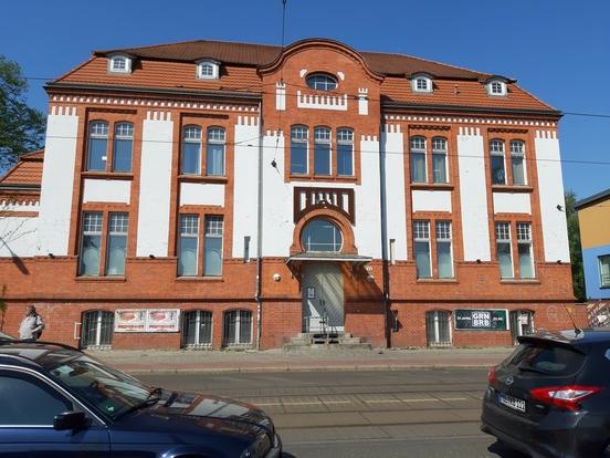 Haus der Offiziere gegenüber dem Campus der Technischen Hochschule Brandenburg.